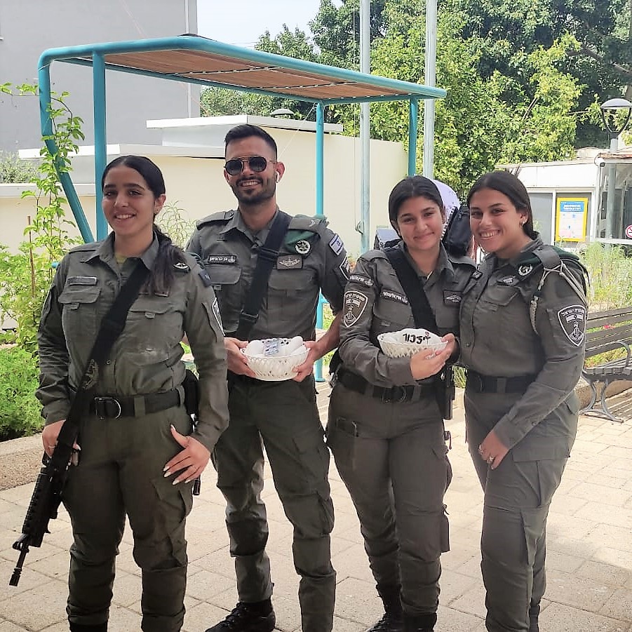 חיילי מג"ב בבית החולים השיקומי רעות תל-אביב